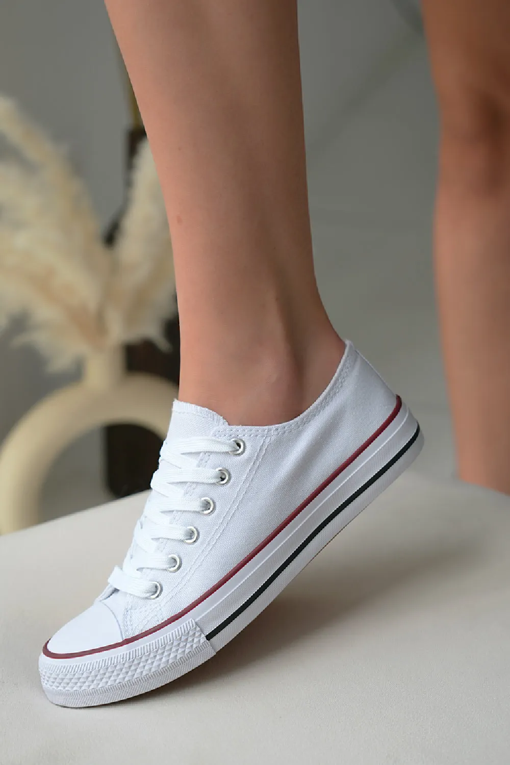 WHITE CANVAS LACE UP FLAT DESIGNER FASHION TRAINERS